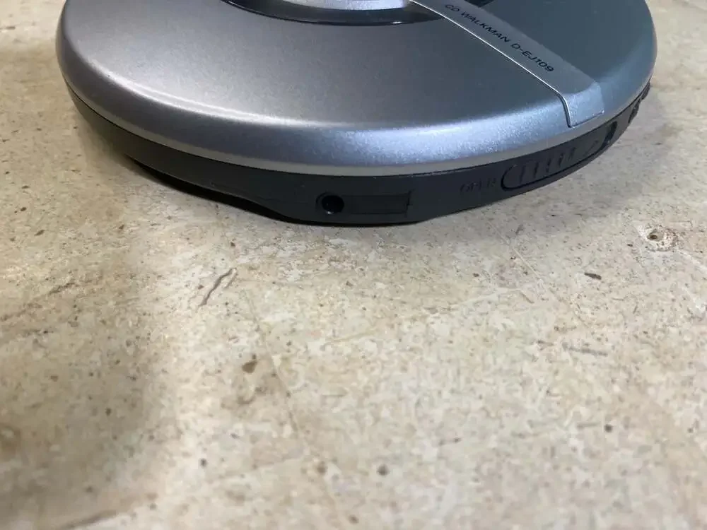Sony CD Walkman D-EJ109 Portable CD Player with G-Protection (display faded)